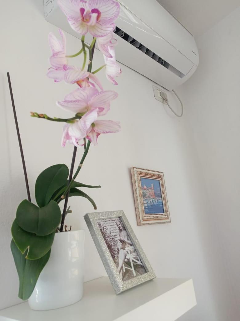 Kristi Apartment 2 Min To Sea Netflix & Espresso Station Sarandë 외부 사진